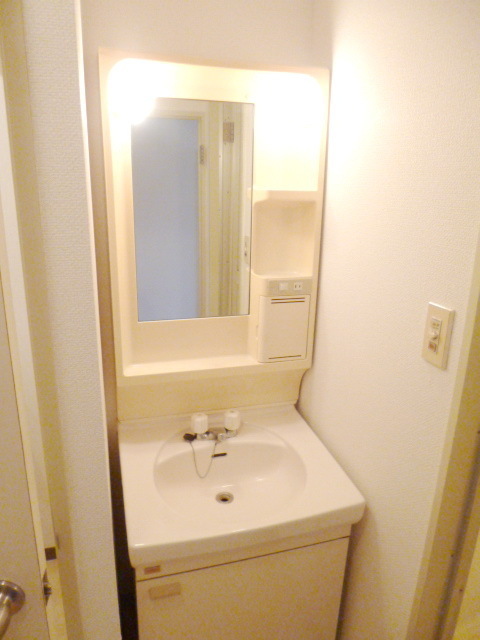 Washroom. Independent wash basin