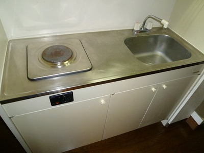 Kitchen. 1-neck electric is with a stove