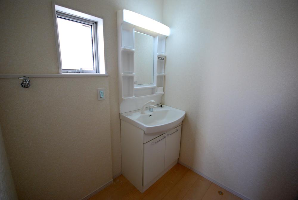 Wash basin, toilet. Indoor (12 May 2013) Shooting