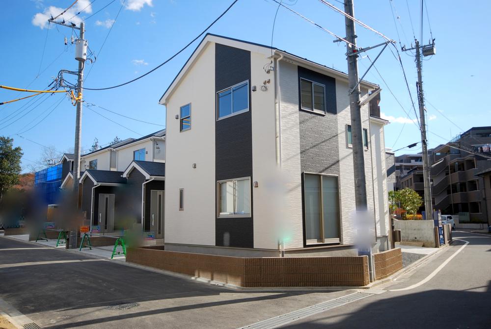 Local photos, including front road. Appearance (12 May 2013) Shooting