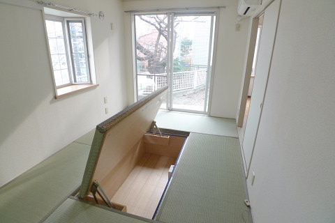 Other room space. Underfloor storage of approximately 1 Pledge