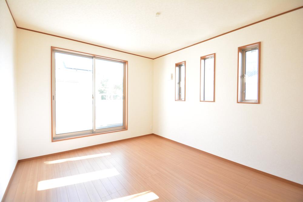 Non-living room. It also features a design by the vertical window ☆
