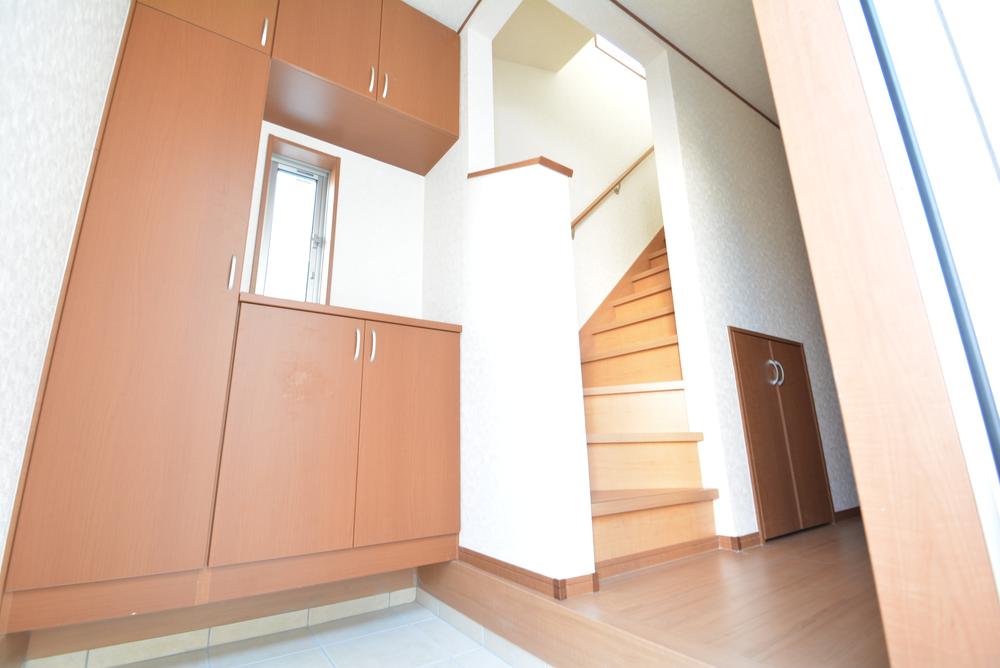 Entrance. When you enter the front door bright rooms await ☆