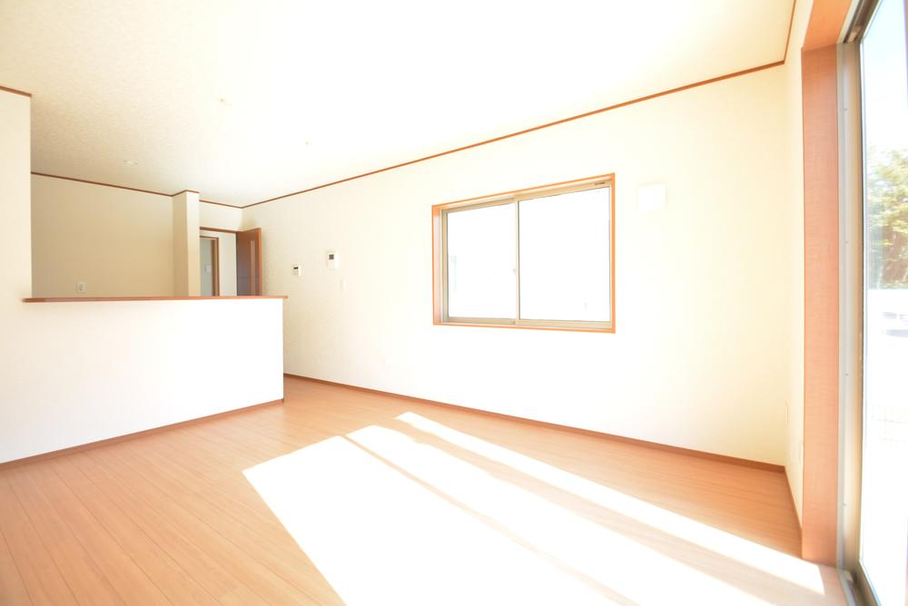 Living. It can be family gatherings in a sunny bright living ☆