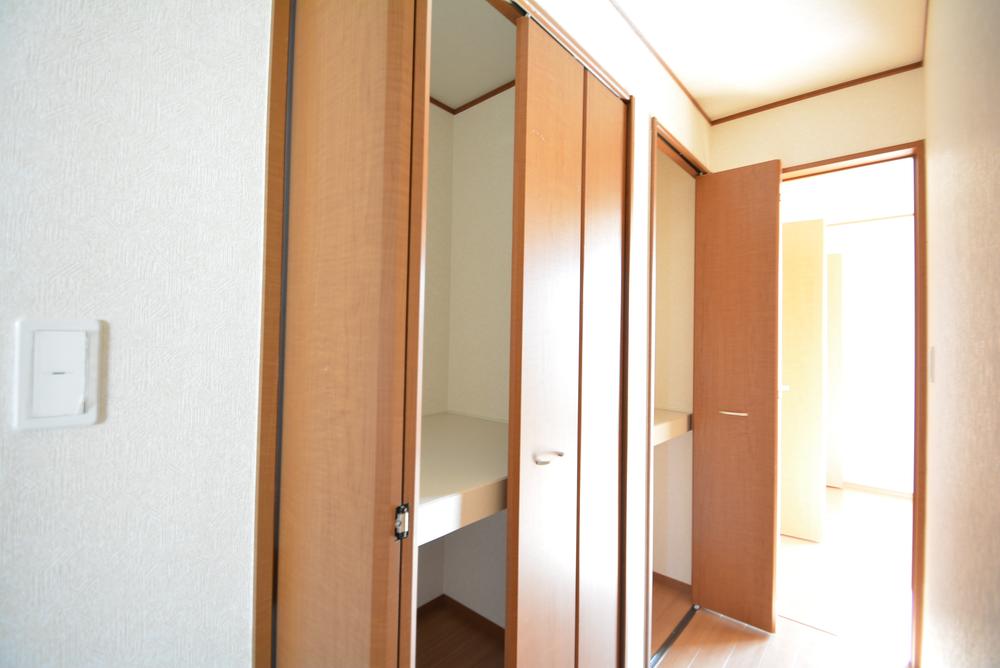 Receipt. Such as under the hallway and stairs, Storage is abundant ☆