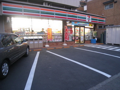 Convenience store. 427m to Seven-Eleven (convenience store)