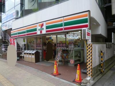 Convenience store. 150m to Seven-Eleven (convenience store)