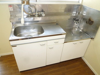 Kitchen. Gas stove can be installed