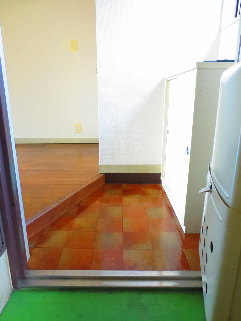 Entrance. Design difficult to see the room ☆ 