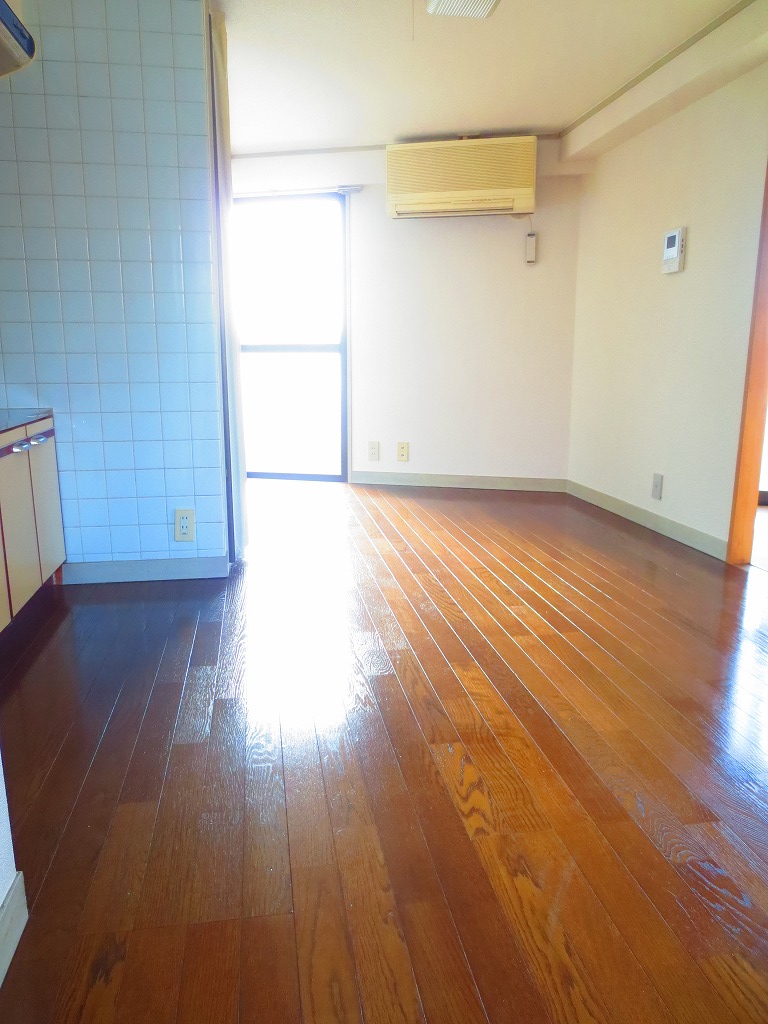 Kitchen. Such as the cupboard is also it can be installed in the breadth