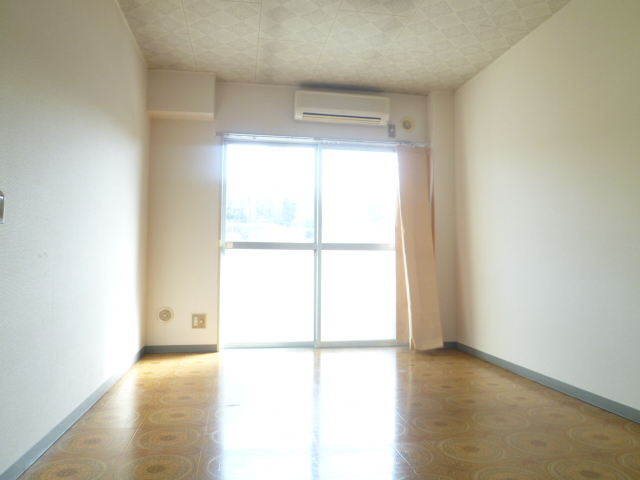 Living and room. Views are as good per sun on the top floor facing east