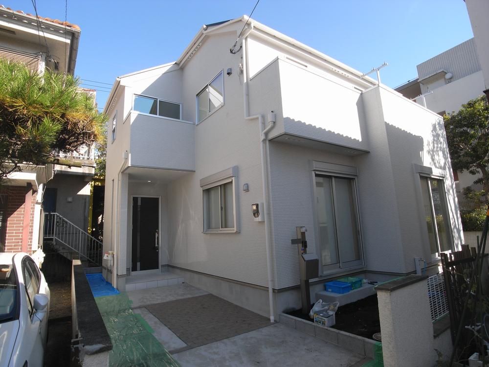 Local appearance photo. Local (11 May 2013) Shooting