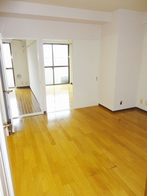 Living and room. Living is 8 pledge