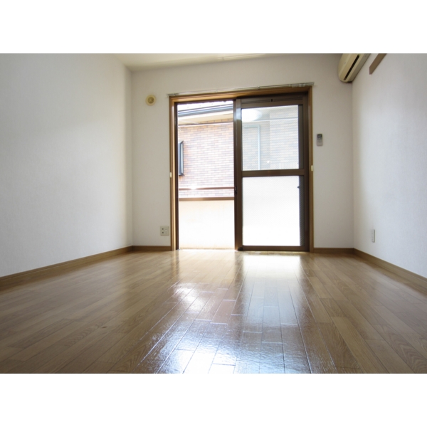 Living and room. Facing south, Sunny. 7 Pledge some Western-style You can use comfortably.