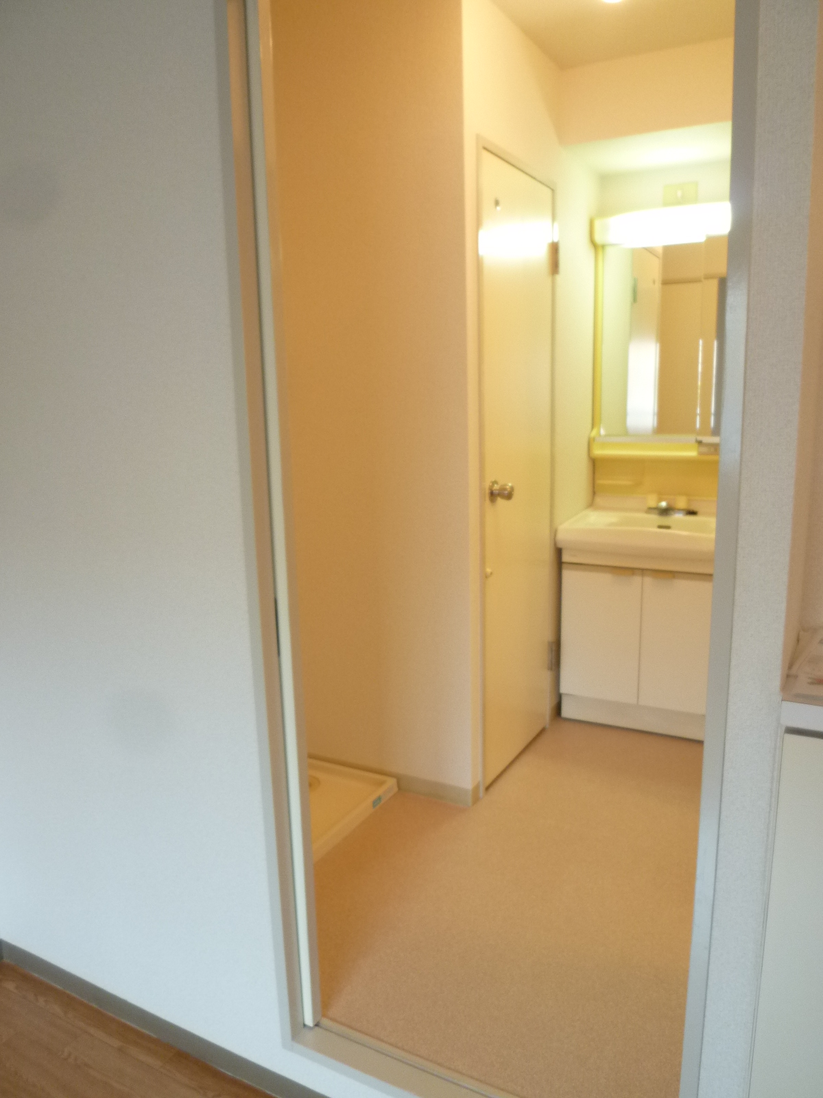 Washroom. Wash dressing room!