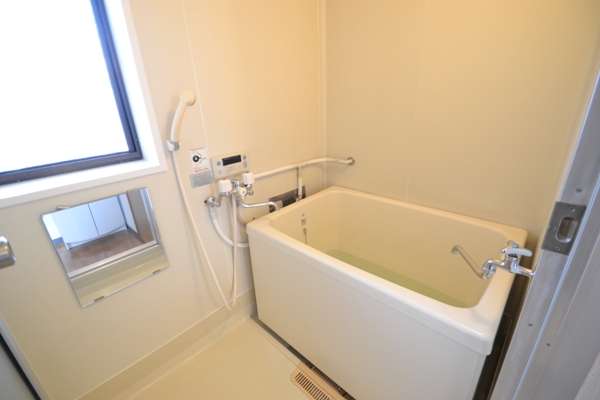 Bath. Add 焚給 with hot water