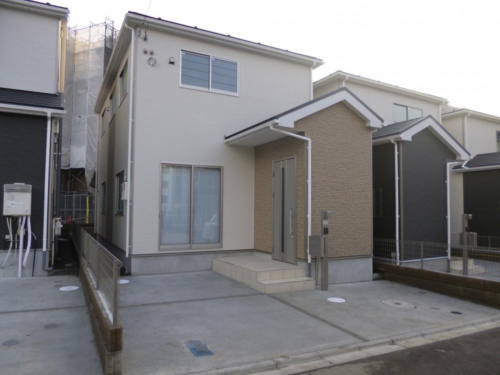 Local appearance photo. 5 Building