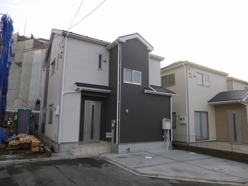 Local appearance photo. 6 Building