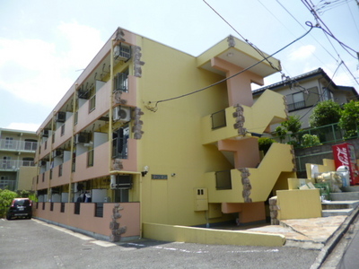 Building appearance. Entrance