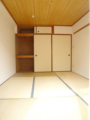 Other room space. Storage is plenty of Japanese-style room