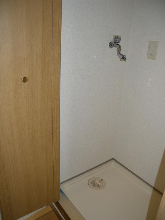 Other Equipment. With doors ・ Laundry Area