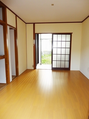 Other room space. Bright 6 Pledge