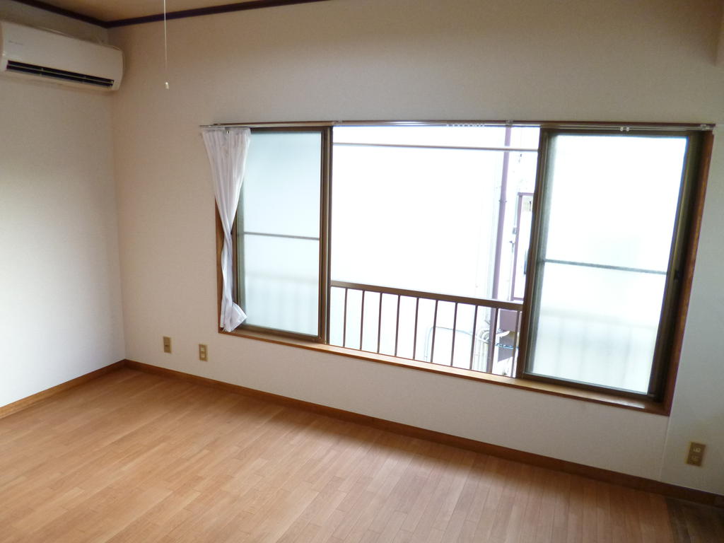 View. Three sides in the window Ali