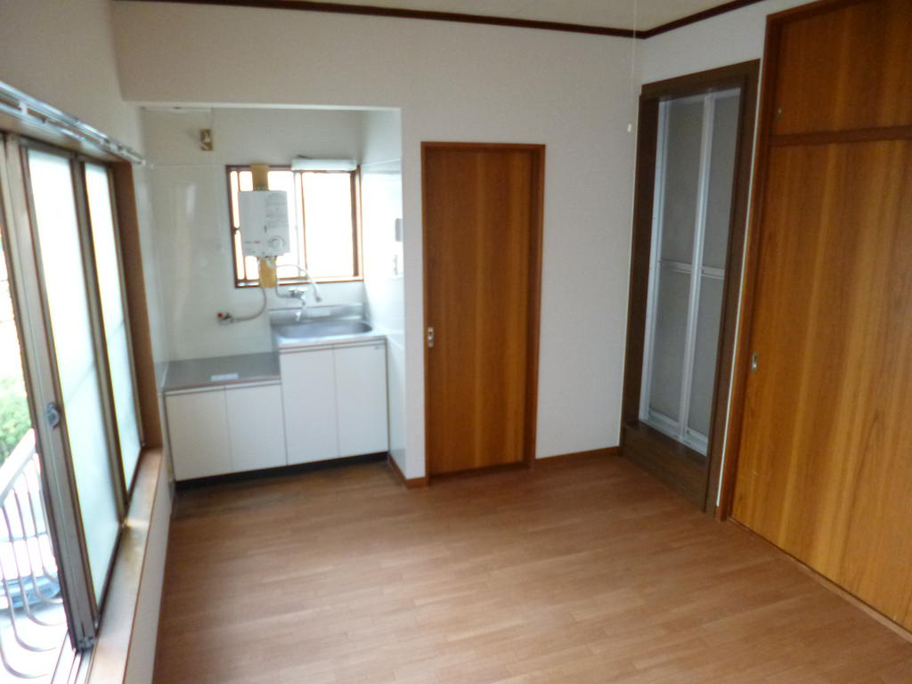 Living and room. Bright room in the corner room!