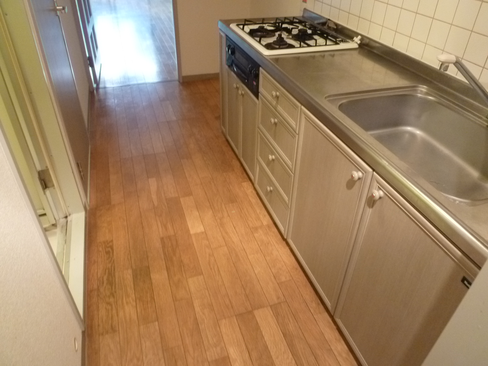 Kitchen. The kitchen is built-in stove in the kitchen!