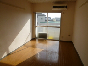 Living and room. Signing bonus 100,000 yen pack campaign Property