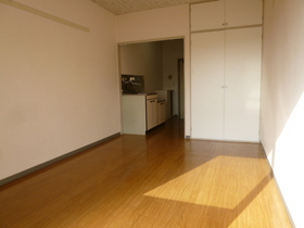 Living and room. Signing bonus 100,000 yen pack campaign Property