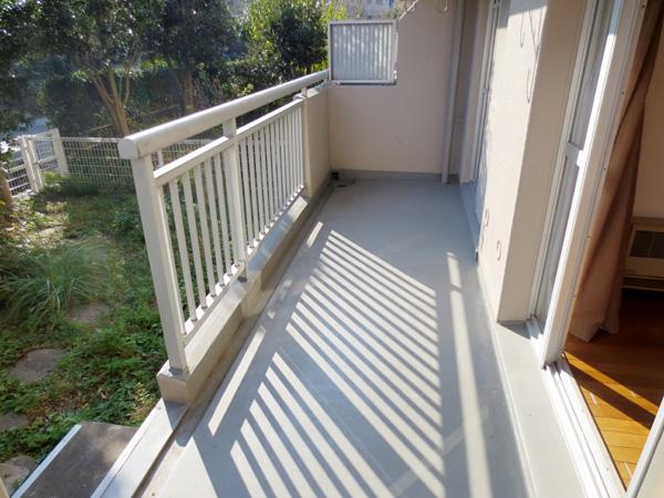 Balcony. (Balcony) is also a comfortable happy to every day of your laundry in the south balcony