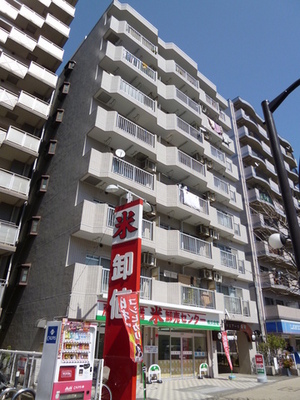 Building appearance. Splendor of sunny