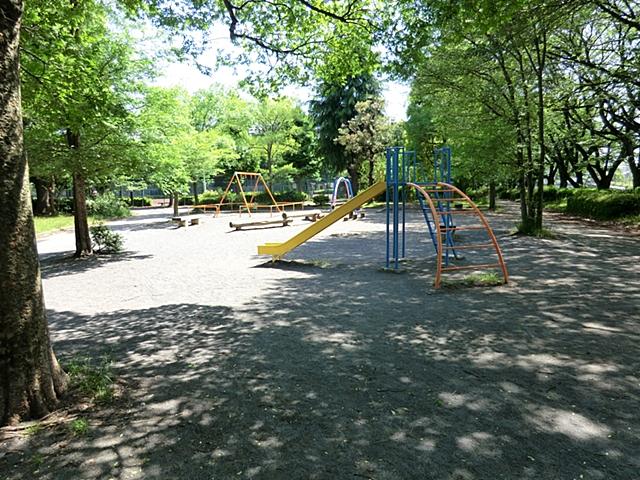 park. Wada park 650m to