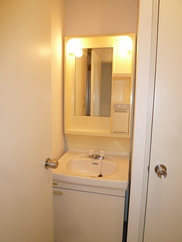 Washroom. Independent wash basin