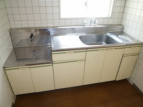 Kitchen. Gas stove can be installed