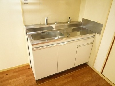 Kitchen. Gas stove can be installed