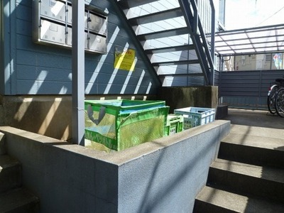 Other common areas. Garbage is yard