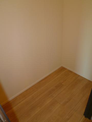 Receipt. About 0.9 Pledge of closet comes with a.