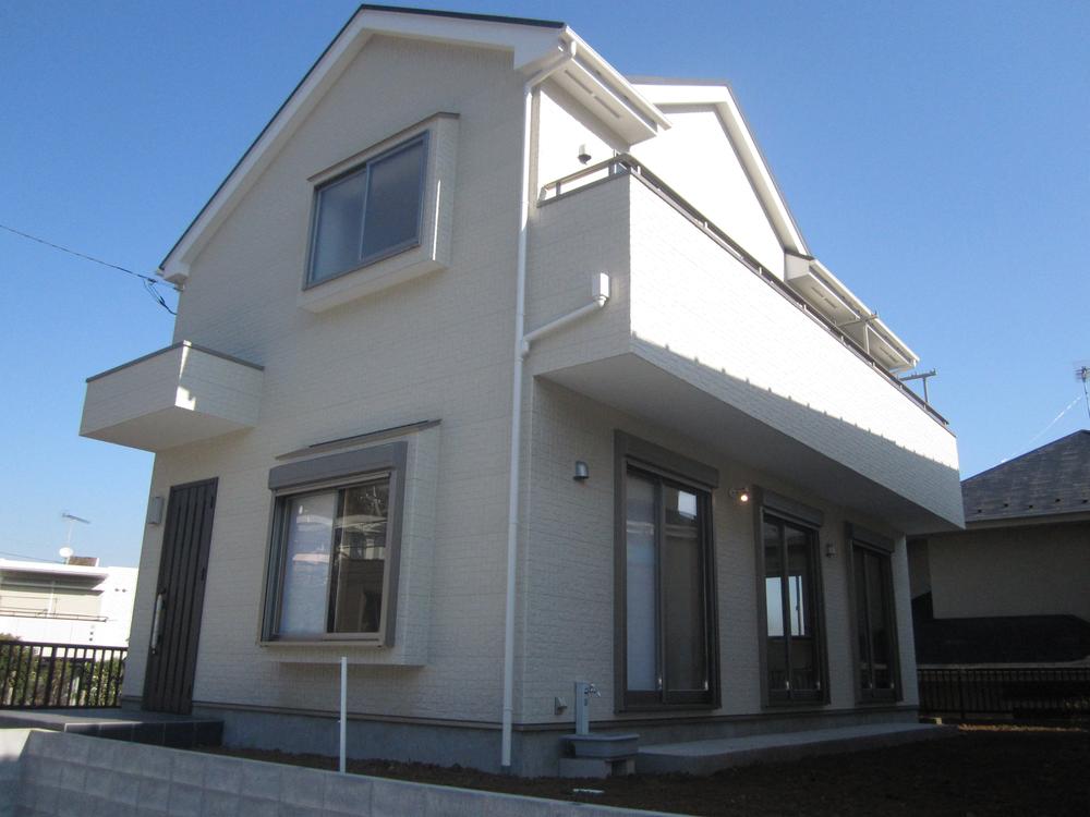 Local appearance photo. Bright appearance that white was the keynote