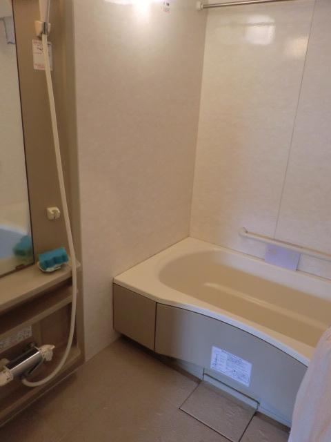 Bathroom. 1418 unit bus