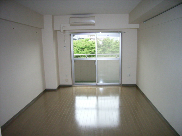 Living and room. 9.5 Pledge of room!