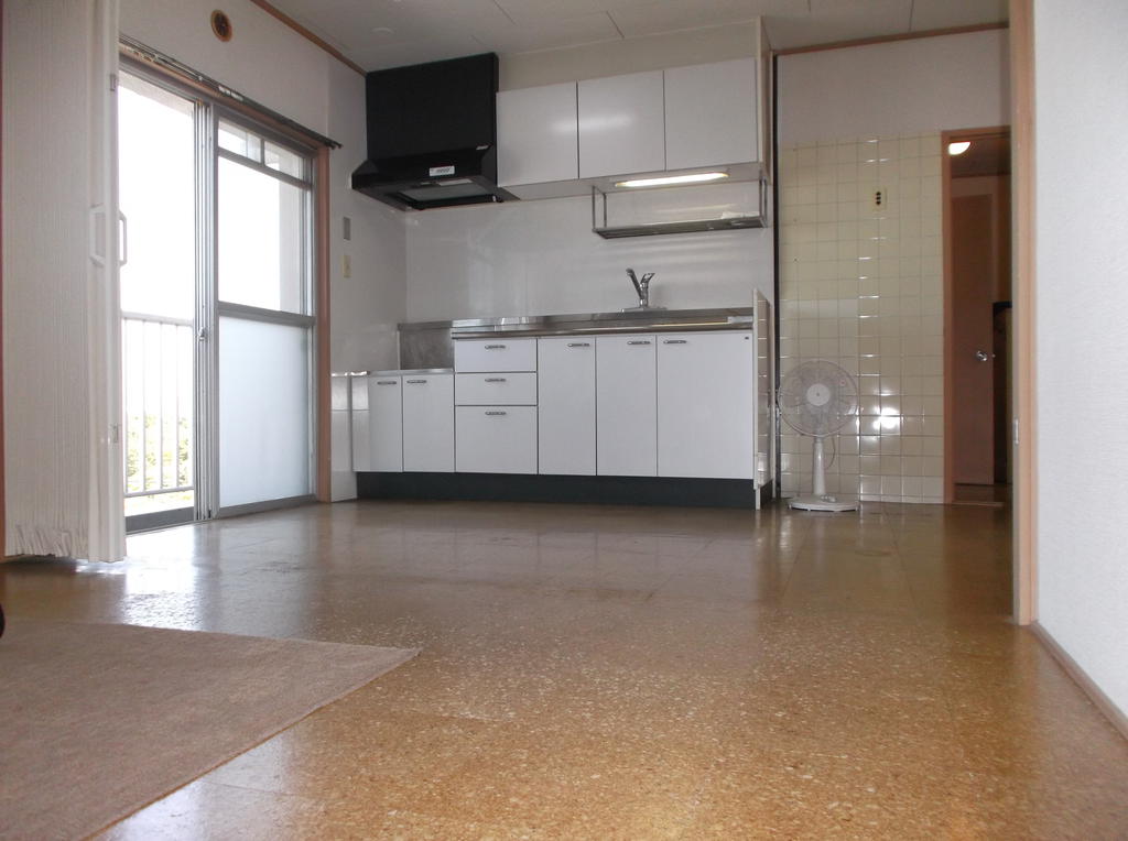 Living and room. Look around the bright kitchen