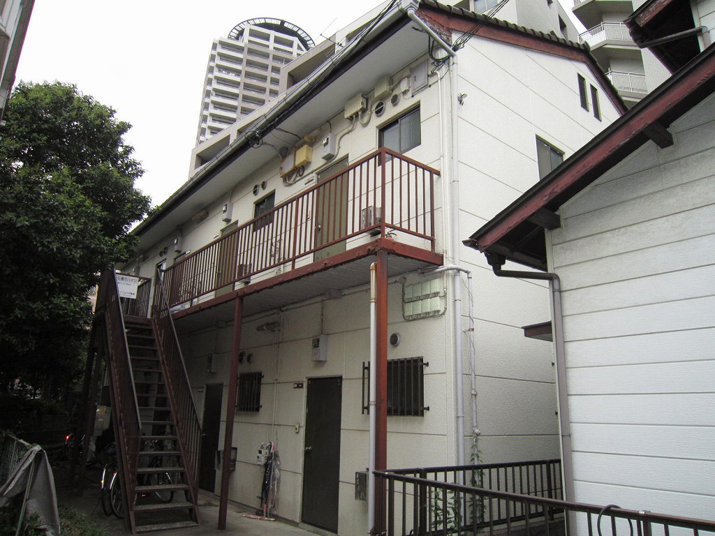 Building appearance. Convenient shopping ☆