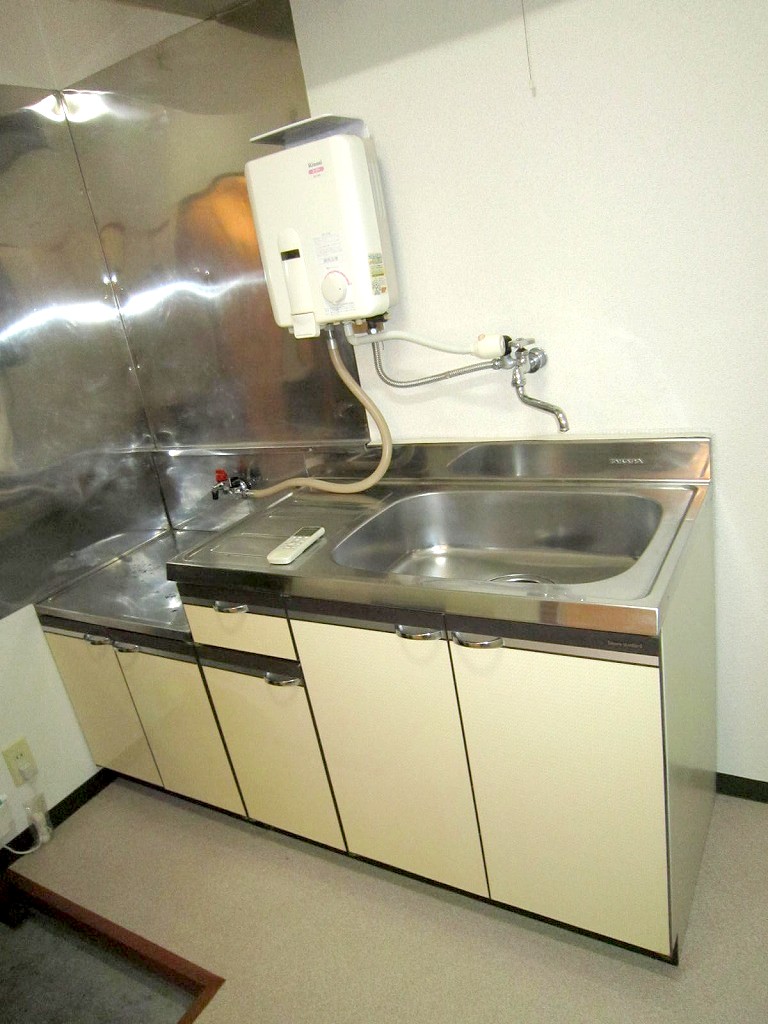 Kitchen. Two-burner gas stove installation Allowed recommended for self-catering school