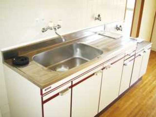 Kitchen. Two-burner gas stove can be installed