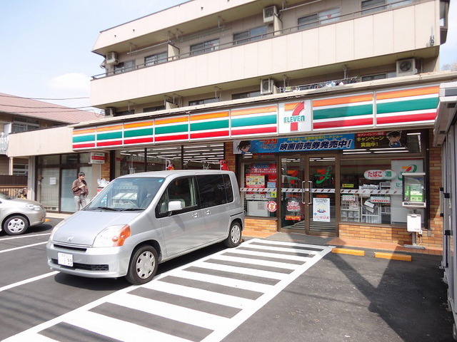 Convenience store. 150m to Seven-Eleven (convenience store)