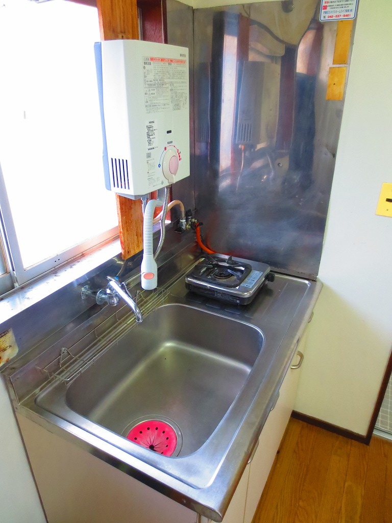 Kitchen. Gas stove can be installed