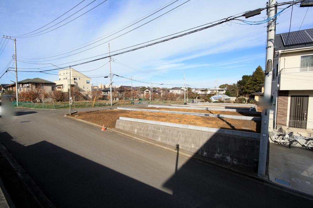 Local photos, including front road. December 2013 shooting