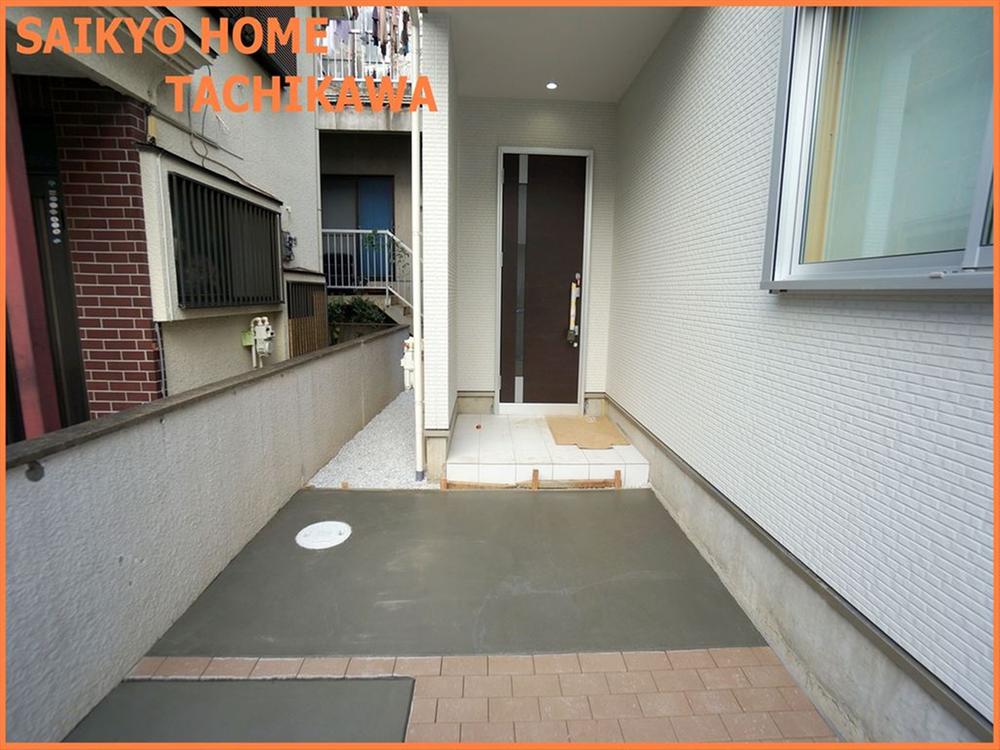 Local photos, including front road. Appearance (November 2013) Shooting